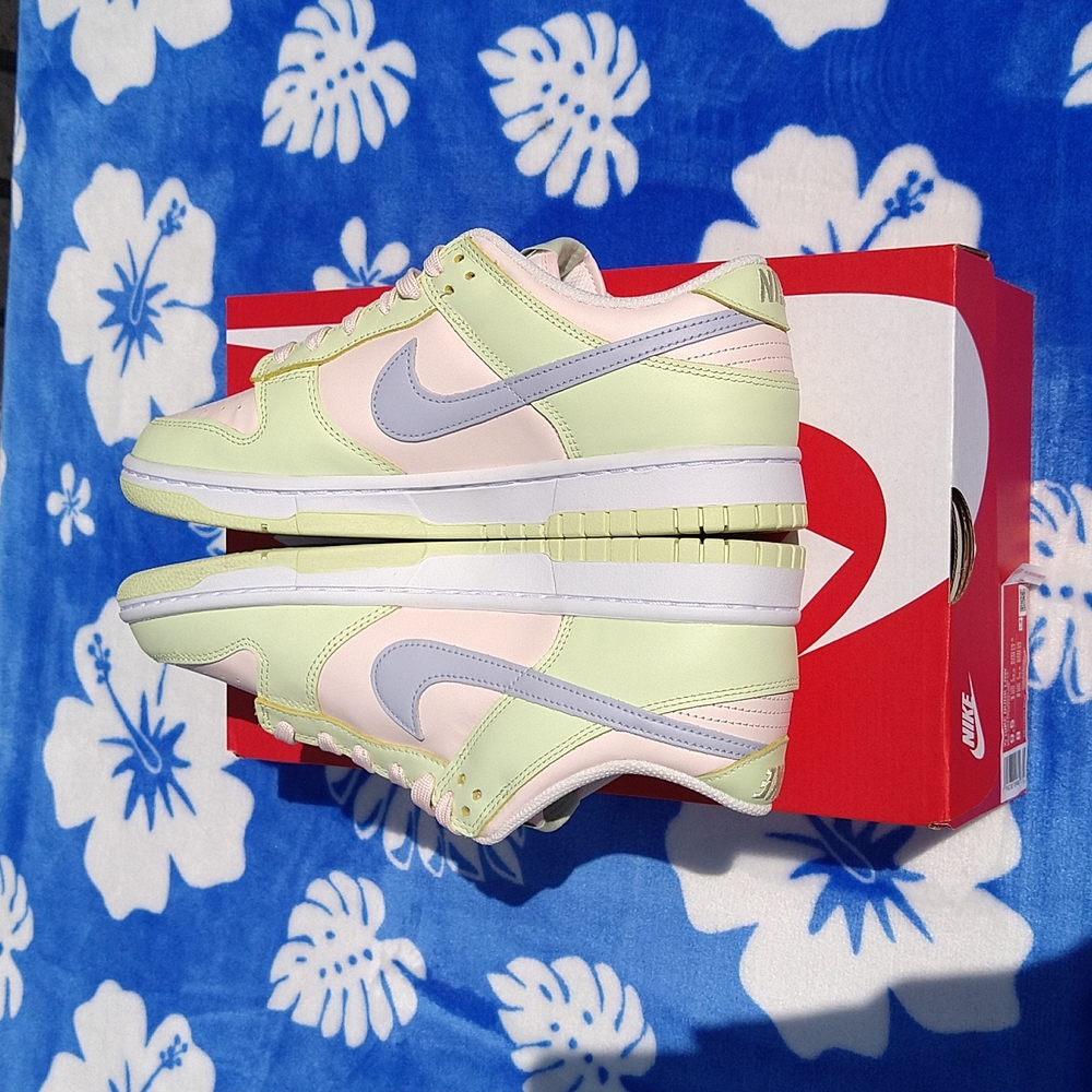 Women's Dunk Low 9.5 - Picture 2 of 11